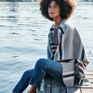 🌻Marine Layer "Levi Wrap" Wearable Blanket Poncho